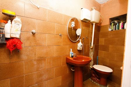 Banheiro de casa à venda com 2 quartos, 200m² em Vista Alegre, Belo Horizonte