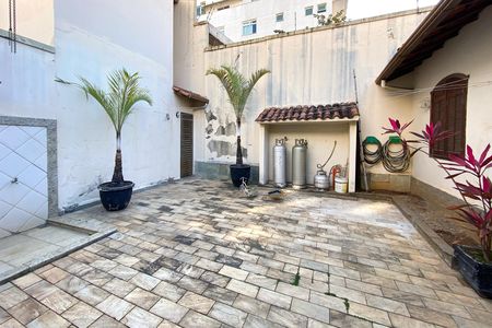 Quintal de casa à venda com 8 quartos, 350m² em Barroca, Belo Horizonte