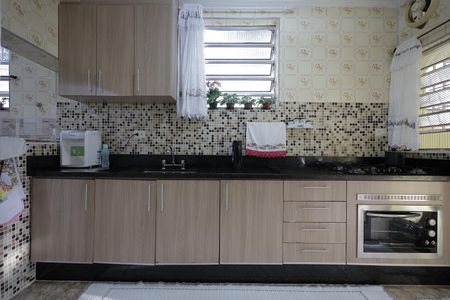 Casa à venda com 196m², 3 quartos e 2 vagas Casa à venda com 196m², 3 quartos e 2 vagasCozinha