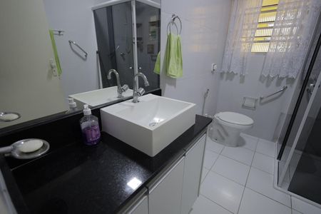 Casa à venda com 196m², 3 quartos e 2 vagas Casa à venda com 196m², 3 quartos e 2 vagasBanheiro 1