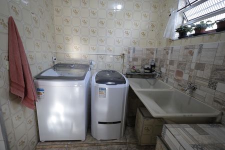 Casa à venda com 196m², 3 quartos e 2 vagas Casa à venda com 196m², 3 quartos e 2 vagasÁrea de Serviço