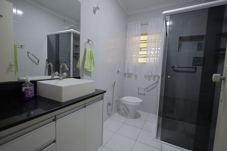 Casa à venda com 196m², 3 quartos e 2 vagas Casa à venda com 196m², 3 quartos e 2 vagasBanheiro 1