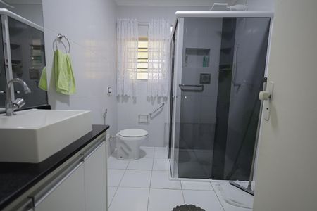 Casa à venda com 196m², 3 quartos e 2 vagas Casa à venda com 196m², 3 quartos e 2 vagasBanheiro 1