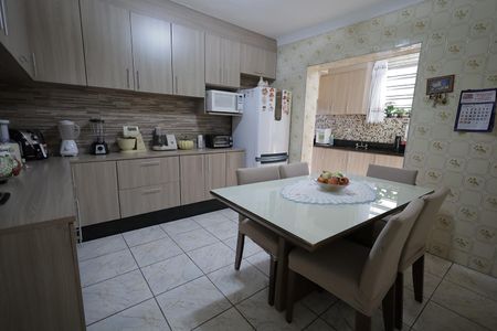 Casa à venda com 196m², 3 quartos e 2 vagas Casa à venda com 196m², 3 quartos e 2 vagasCozinha
