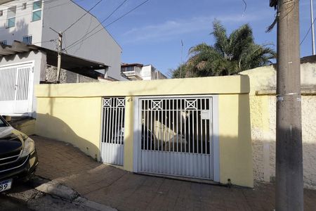 Fachada de casa à venda com 3 quartos, 196m² em Vila Linda, Santo André