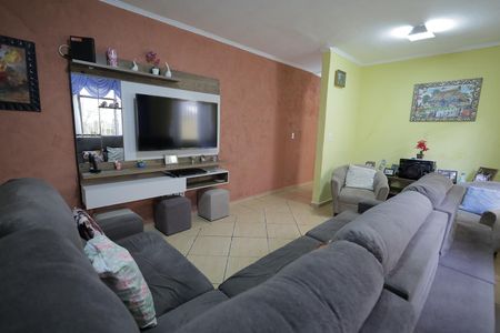 Casa à venda com 196m², 3 quartos e 2 vagas Casa à venda com 196m², 3 quartos e 2 vagasSala