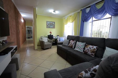 Casa à venda com 196m², 3 quartos e 2 vagas Casa à venda com 196m², 3 quartos e 2 vagasSala