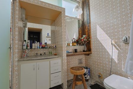 Lavabo da suíte de apartamento para alugar com 4 quartos, 198m² em Funcionários, Belo Horizonte