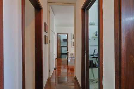 Apartamento para alugar com 198m², 4 quartos e 4 vagas Apartamento para alugar com 198m², 4 quartos e 4 vagasCorredor