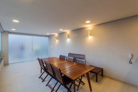 Apartamento à venda com 44m², 2 quartos e 1 vaga Apartamento à venda com 44m², 2 quartos e 1 vagaÁrea Comum - Churrasqueira