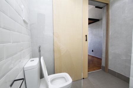 Banheiro de kitnet/studio para alugar com 1 quarto, 30m² em Santo Agostinho, Belo Horizonte
