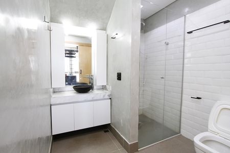 Banheiro de kitnet/studio para alugar com 1 quarto, 30m² em Santo Agostinho, Belo Horizonte