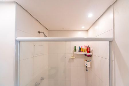 Banheiro de apartamento à venda com 2 quartos, 51m² em Vila Curuçá, Santo André