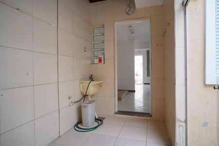 Área  de serviço  de casa de condomínio à venda com 2 quartos, 92m² em Sarandi, Porto Alegre
