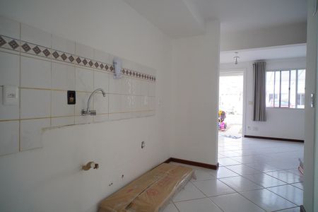 Cozinha  de casa de condomínio à venda com 2 quartos, 92m² em Sarandi, Porto Alegre