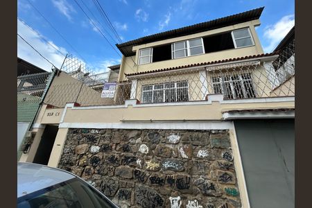 Casa para alugar com 231m², 3 quartos e sem vagaFachada + placa