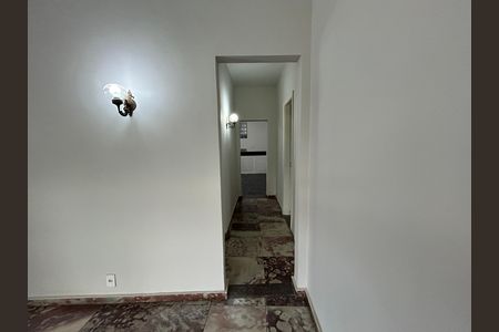 Corredor de casa para alugar com 3 quartos, 231m² em Méier, Rio de Janeiro
