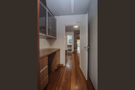 Casa de condomínio para alugar com 840m², 4 quartos e 2 vagas Casa de condomínio para alugar com 840m², 4 quartos e 2 vagasEscritório