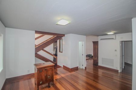 Casa de condomínio para alugar com 840m², 4 quartos e 2 vagas Casa de condomínio para alugar com 840m², 4 quartos e 2 vagasSala 2