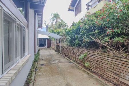 Casa de condomínio para alugar com 840m², 4 quartos e 2 vagas Casa de condomínio para alugar com 840m², 4 quartos e 2 vagasÁrea externa