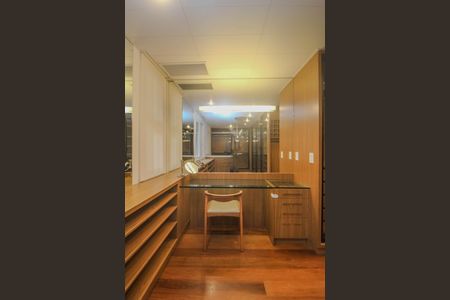 Casa de condomínio para alugar com 840m², 4 quartos e 2 vagas Casa de condomínio para alugar com 840m², 4 quartos e 2 vagasCloset da Suite 3