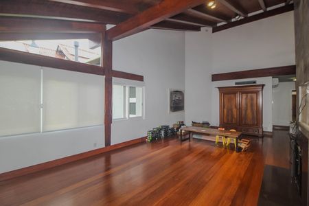 Casa de condomínio para alugar com 840m², 4 quartos e 2 vagas Casa de condomínio para alugar com 840m², 4 quartos e 2 vagasSala