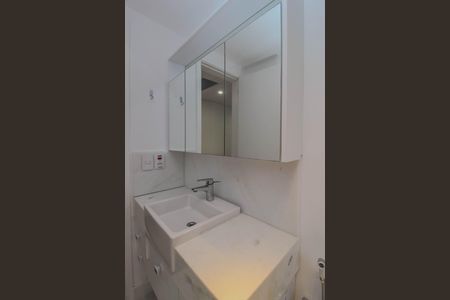 Casa de condomínio para alugar com 840m², 4 quartos e 2 vagas Casa de condomínio para alugar com 840m², 4 quartos e 2 vagasBanheiro da Suíte 2
