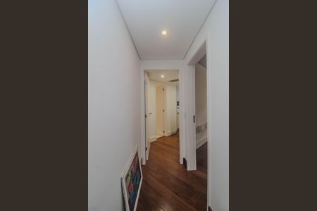 Casa de condomínio para alugar com 840m², 4 quartos e 2 vagas Casa de condomínio para alugar com 840m², 4 quartos e 2 vagasCorredor