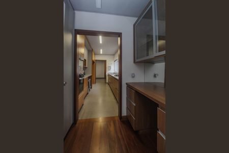 Casa de condomínio para alugar com 840m², 4 quartos e 2 vagas Casa de condomínio para alugar com 840m², 4 quartos e 2 vagasEscritório