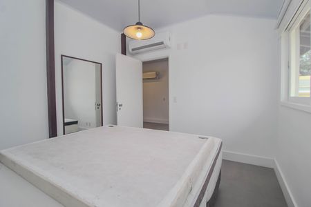 Casa de condomínio para alugar com 840m², 4 quartos e 2 vagas Casa de condomínio para alugar com 840m², 4 quartos e 2 vagasQuarto