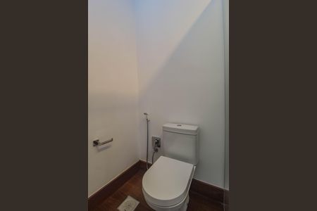 Casa de condomínio para alugar com 840m², 4 quartos e 2 vagas Casa de condomínio para alugar com 840m², 4 quartos e 2 vagasBanheiro da Suite 3