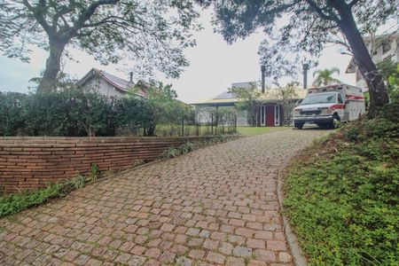 Casa de condomínio para alugar com 840m², 4 quartos e 2 vagas Casa de condomínio para alugar com 840m², 4 quartos e 2 vagasFachada