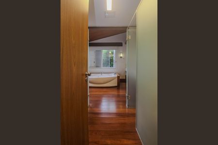 Casa de condomínio para alugar com 840m², 4 quartos e 2 vagas Casa de condomínio para alugar com 840m², 4 quartos e 2 vagasCloset da Suite 3