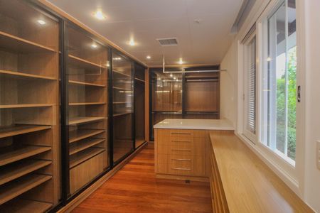 Casa de condomínio para alugar com 840m², 4 quartos e 2 vagas Casa de condomínio para alugar com 840m², 4 quartos e 2 vagasCloset da Suite 3