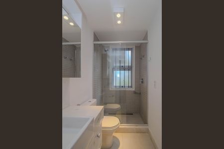 Casa de condomínio para alugar com 840m², 4 quartos e 2 vagas Casa de condomínio para alugar com 840m², 4 quartos e 2 vagasBanheiro da Suíte 2