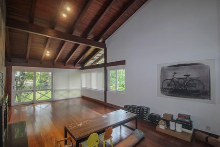 Casa de condomínio para alugar com 840m², 4 quartos e 2 vagas Casa de condomínio para alugar com 840m², 4 quartos e 2 vagasSala