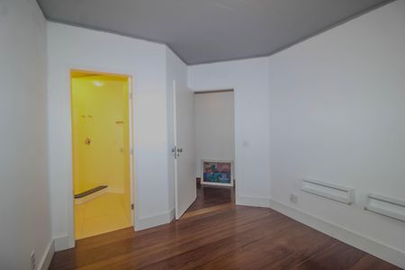 Casa de condomínio para alugar com 840m², 4 quartos e 2 vagas Casa de condomínio para alugar com 840m², 4 quartos e 2 vagasSuite