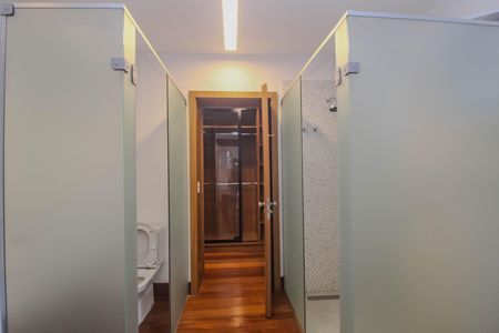 Casa de condomínio para alugar com 840m², 4 quartos e 2 vagas Casa de condomínio para alugar com 840m², 4 quartos e 2 vagasBanheiro da Suite 3