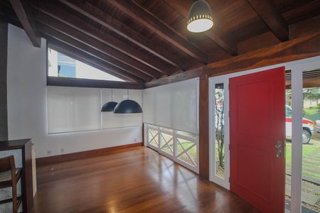 Casa de condomínio para alugar com 840m², 4 quartos e 2 vagas Casa de condomínio para alugar com 840m², 4 quartos e 2 vagasSala