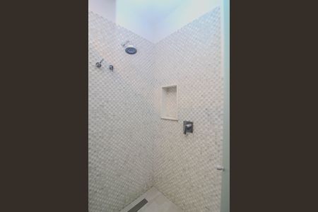 Casa de condomínio para alugar com 840m², 4 quartos e 2 vagas Casa de condomínio para alugar com 840m², 4 quartos e 2 vagasBanheiro da Suite 3
