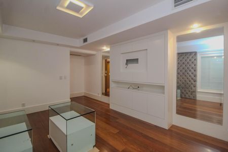 Casa de condomínio para alugar com 840m², 4 quartos e 2 vagas Casa de condomínio para alugar com 840m², 4 quartos e 2 vagasSuite 3