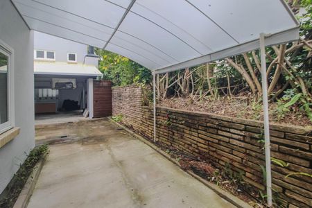 Casa de condomínio para alugar com 840m², 4 quartos e 2 vagas Casa de condomínio para alugar com 840m², 4 quartos e 2 vagasÁrea externa