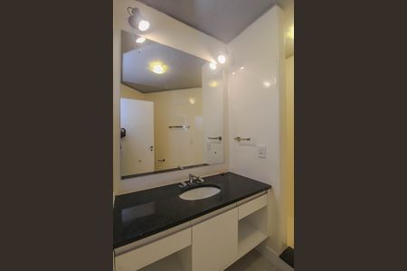 Casa de condomínio para alugar com 840m², 4 quartos e 2 vagas Casa de condomínio para alugar com 840m², 4 quartos e 2 vagasBanheiro da Suíte