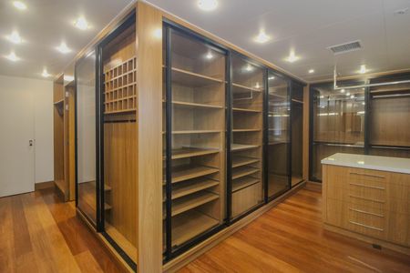 Casa de condomínio para alugar com 840m², 4 quartos e 2 vagas Casa de condomínio para alugar com 840m², 4 quartos e 2 vagasCloset da Suite 3