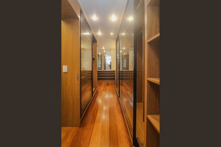 Casa de condomínio para alugar com 840m², 4 quartos e 2 vagas Casa de condomínio para alugar com 840m², 4 quartos e 2 vagasCloset da Suite 3