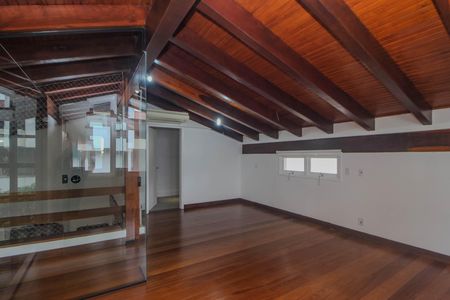Casa de condomínio para alugar com 840m², 4 quartos e 2 vagas Casa de condomínio para alugar com 840m², 4 quartos e 2 vagasSala 3