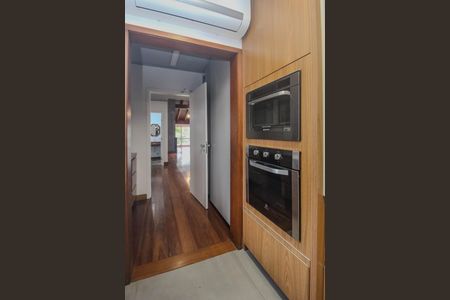 Casa de condomínio para alugar com 840m², 4 quartos e 2 vagas Casa de condomínio para alugar com 840m², 4 quartos e 2 vagasCozinha