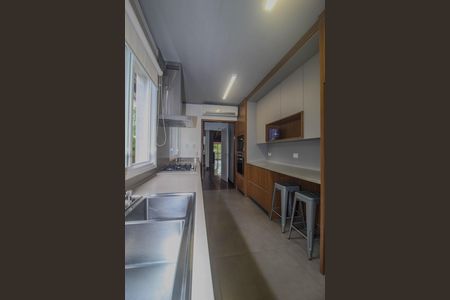 Casa de condomínio para alugar com 840m², 4 quartos e 2 vagas