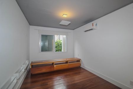 Casa de condomínio para alugar com 840m², 4 quartos e 2 vagas Casa de condomínio para alugar com 840m², 4 quartos e 2 vagasSuite
