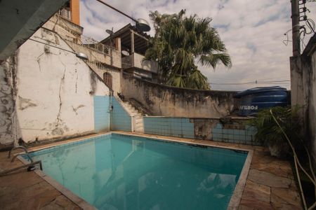 Casa para alugar com 180m², 2 quartos e 1 vaga Casa para alugar com 180m², 2 quartos e 1 vagaPiscina